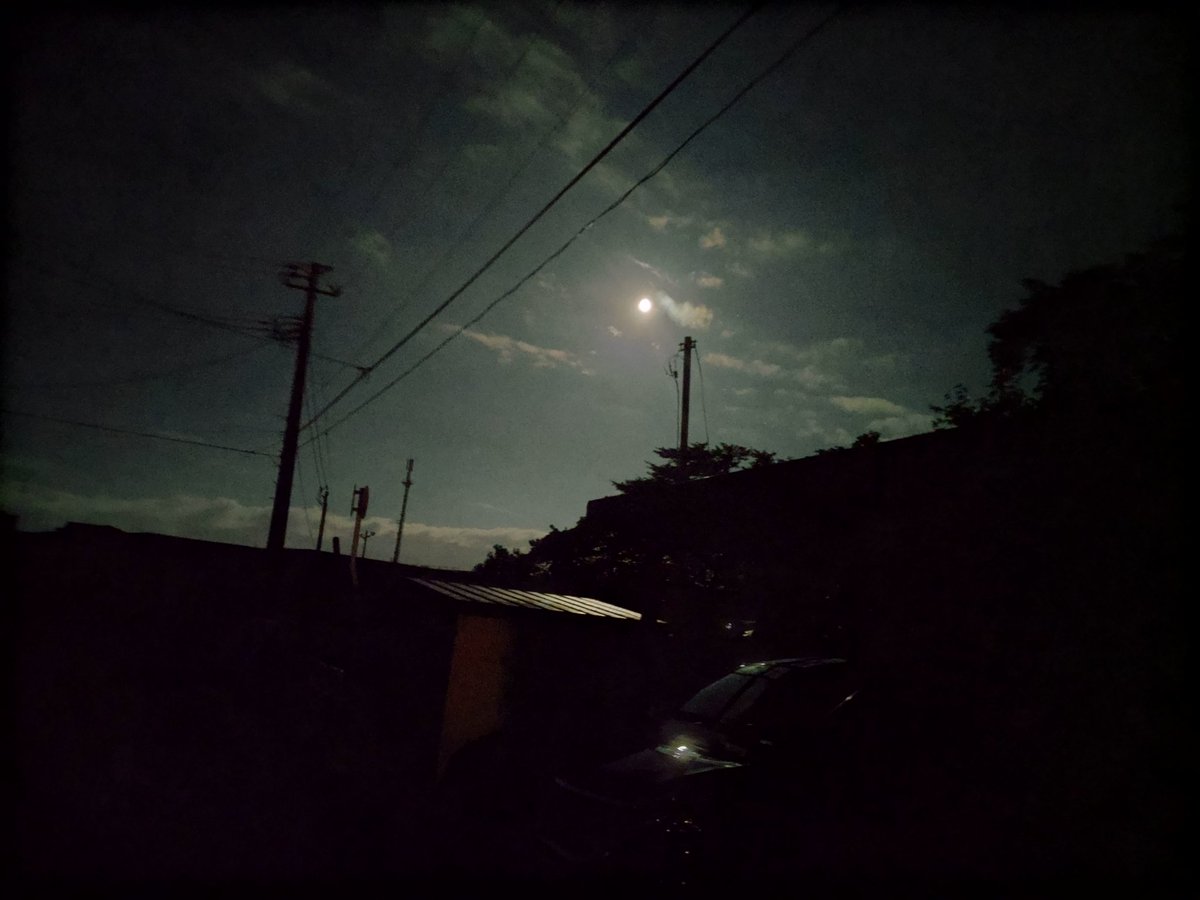sinree2026's tweet photo. 雨の合間の月夜

月明かりに　時の流れを感じる

愛逢月の夜でした https://t.co/NaugnjFbnA