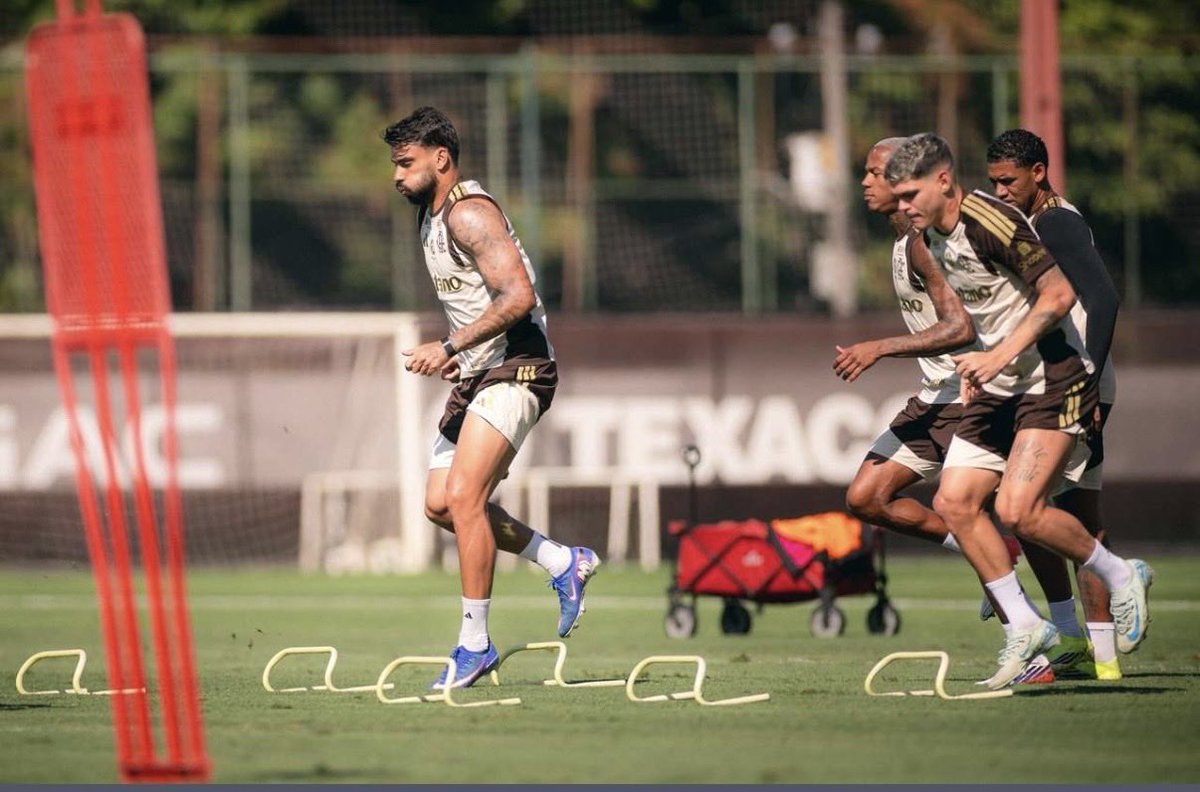 Lemos_Santos's tweet photo. Sobre Lucas Paquetá.

O jogador treinou hoje no gramado do CT Ninho do Urubu com os demais companheiros e deverá ser relacionado para a partida contra o Internacional.

Em parceria com craque @caio_fontinelle 

📸 Adriano Fontes.

#Flamengo #CRF @1MauroSantAnna https://t.co/CQL55c9dJ5