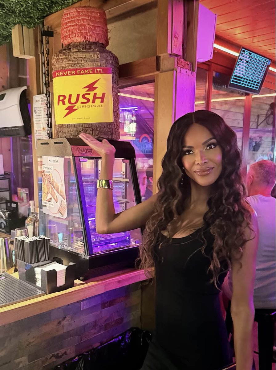woahokrandy's tweet photo. the door greeter at the gay orgy https://t.co/IXEEvSrp44