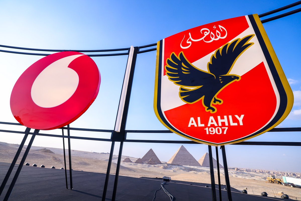 AlAhly's tweet photo. 📸 التجهيزات الأخيرة لحفل أكبر عقد استثماري في تاريخ الرياضة بالشرق الأوسط 🦅 https://t.co/5bBRARrGlQ