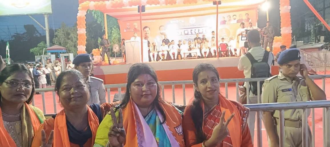 PawanKumar27083's tweet photo. आज "बांकीपुर उपचुनाव" के अंतर्गत राष्ट्रीय अध्यक्ष आदरणीय Nitin Nabin जी  और मुख्यमंत्री आदरणीय Samrat Choudhary जी के "रोड शो" के बाद हुई "विशाल जनसभा" में शामिल भाजपा नेत्री Adv. Pragya Bharti जी।
  #भाजपा  #NarendraModi #samratchoudhary #VinodTawde #BJP4IND #BJP4Bihar  #जदयू https://t.co/ST390EYCXi