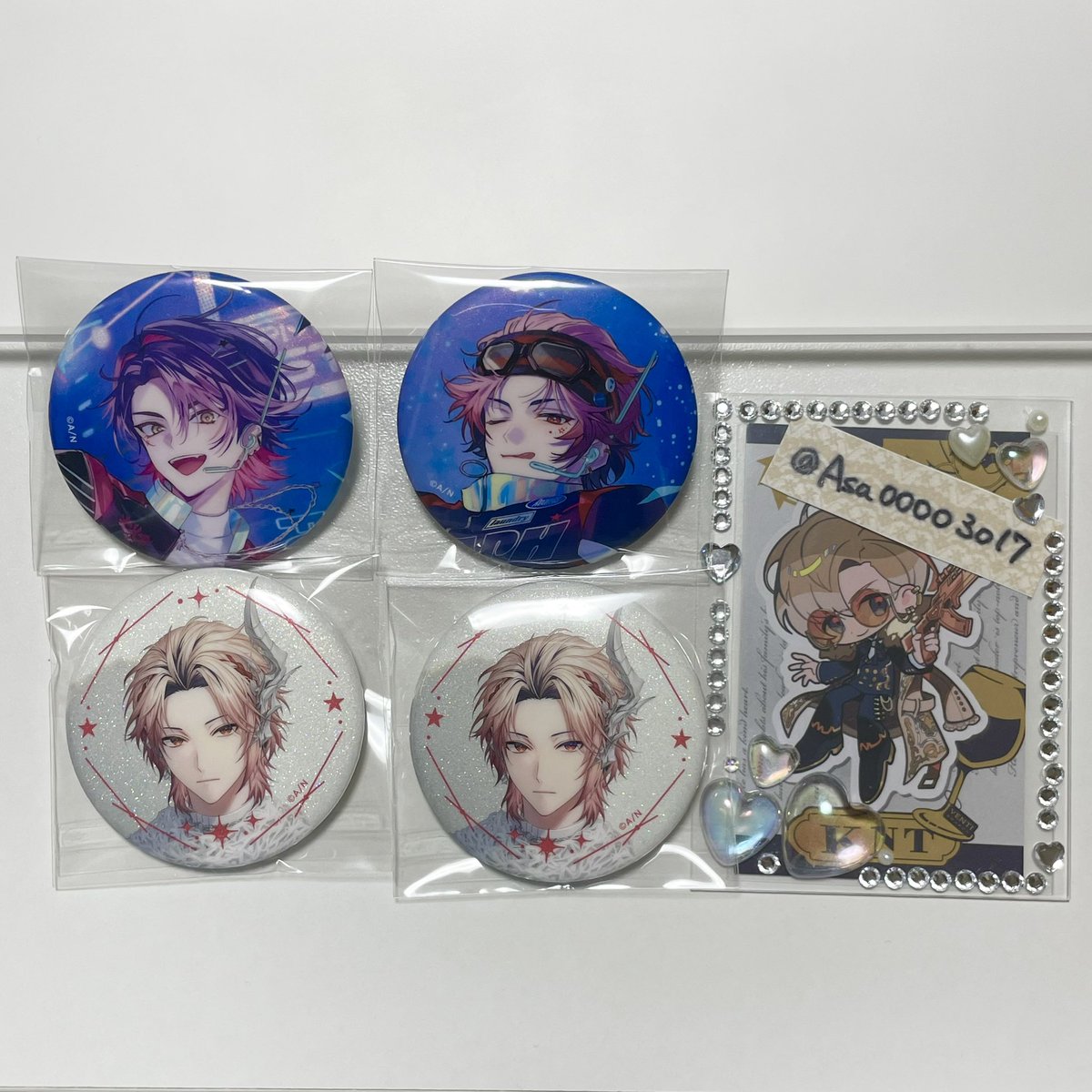 Asa00003017's tweet photo. 【交換】 
VOLTACTION 4th Anniversary
ランダムグリッター缶バッジ

【譲】画像1枚目
【求】画像2枚目（各1）

郵送交換のみ
検索からもお気軽にお声かけください。 https://t.co/YwqR9LHB1g