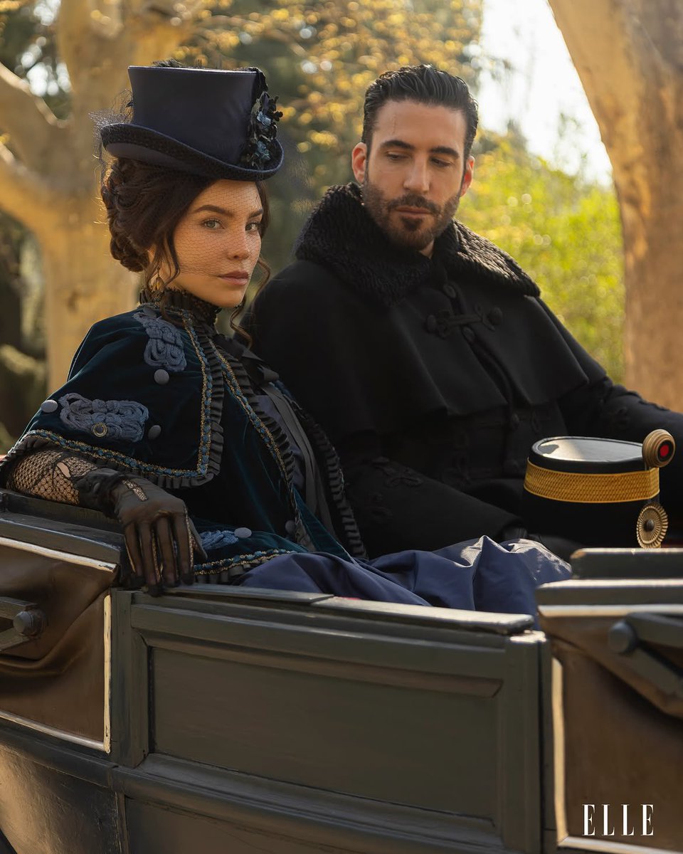 BelindaAccess's tweet photo. Belinda junto a Jaime Lorente (Maximiliano de Habsburgo) y Miguel Ángel Silvestre (Van der Smissen) para ‘Carlota’, nueva serie de HBO Max. https://t.co/cs5jzZbOo1