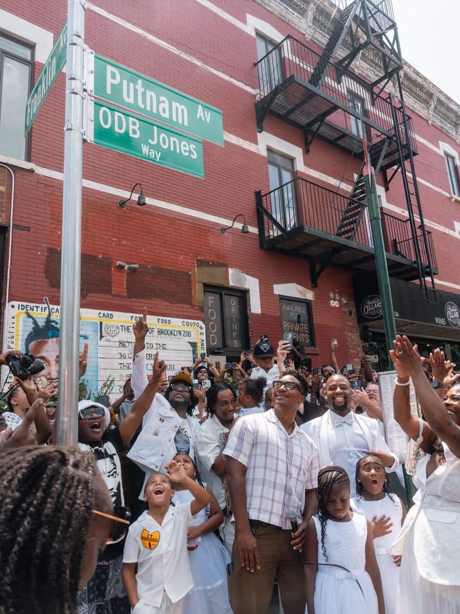 CMChiOsse's tweet photo. ODB Jones Way is officially on Franklin and Putnam Avenue! Our office was proud to champion this street co-naming through the City Council in honor of Russell Tyrone Jones, the artist the world knew as Ol' Dirty Bastard. (1/3) 🧵 https://t.co/ragZnWQzm1