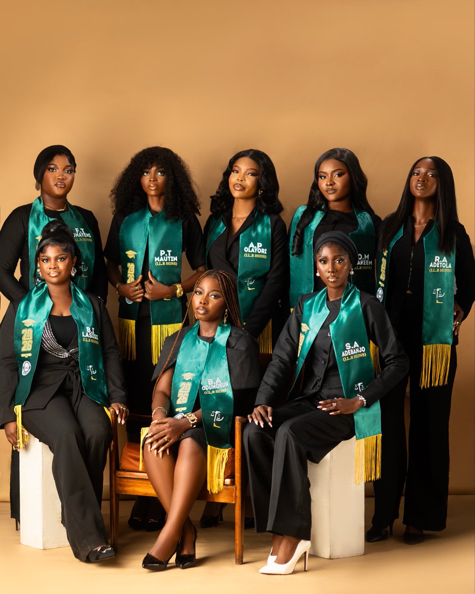 dami_hakeem's tweet photo. GRADUADO!👩🏽‍🎓

#setof2026 #lawgraduation #graduado https://t.co/KnUgxFJiOa