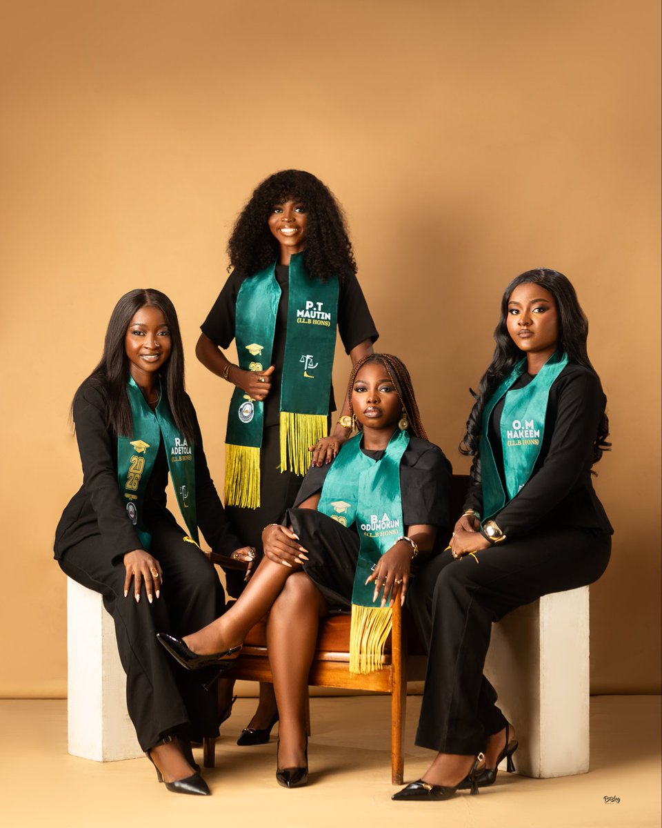 dami_hakeem's tweet photo. GRADUADO!👩🏽‍🎓

#setof2026 #lawgraduation #graduado https://t.co/KnUgxFJiOa