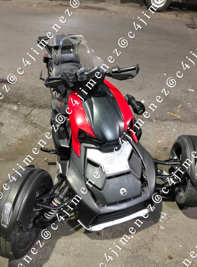 c4jimenez's tweet photo. ANDABAN AMENAZANDO y DISPARANDO a LO IDIOTA
Carlos Oscar Jiménez 3 veces preso 
Yisel Calderon 2 veces presa
Andaban armados en esta trimoto en la Feria Carlos Zapata de @IztacalcoAl 
Agentes de @SSC_CDMX Sector Tlacotal los persiguieron, desarmaron y detuvieron.
Acabaron en @FGRMexico
