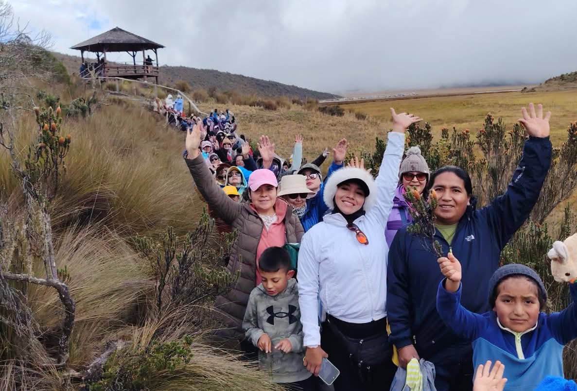 EducacionZ3_Ec's tweet photo. 💪🗻🇪🇨 Por el Día del Deporte vivimos una experiencia inolvidable en el Desafío de Volcanes–Ruta Cotopaxi 2026, a través del programa Actívate de @Educacion_Ec, una jornada entre naturaleza, esfuerzo y emoción que nos unió y nos impulsó a superar nuestros propios límites. https://t.co/ht3SJS9qP3