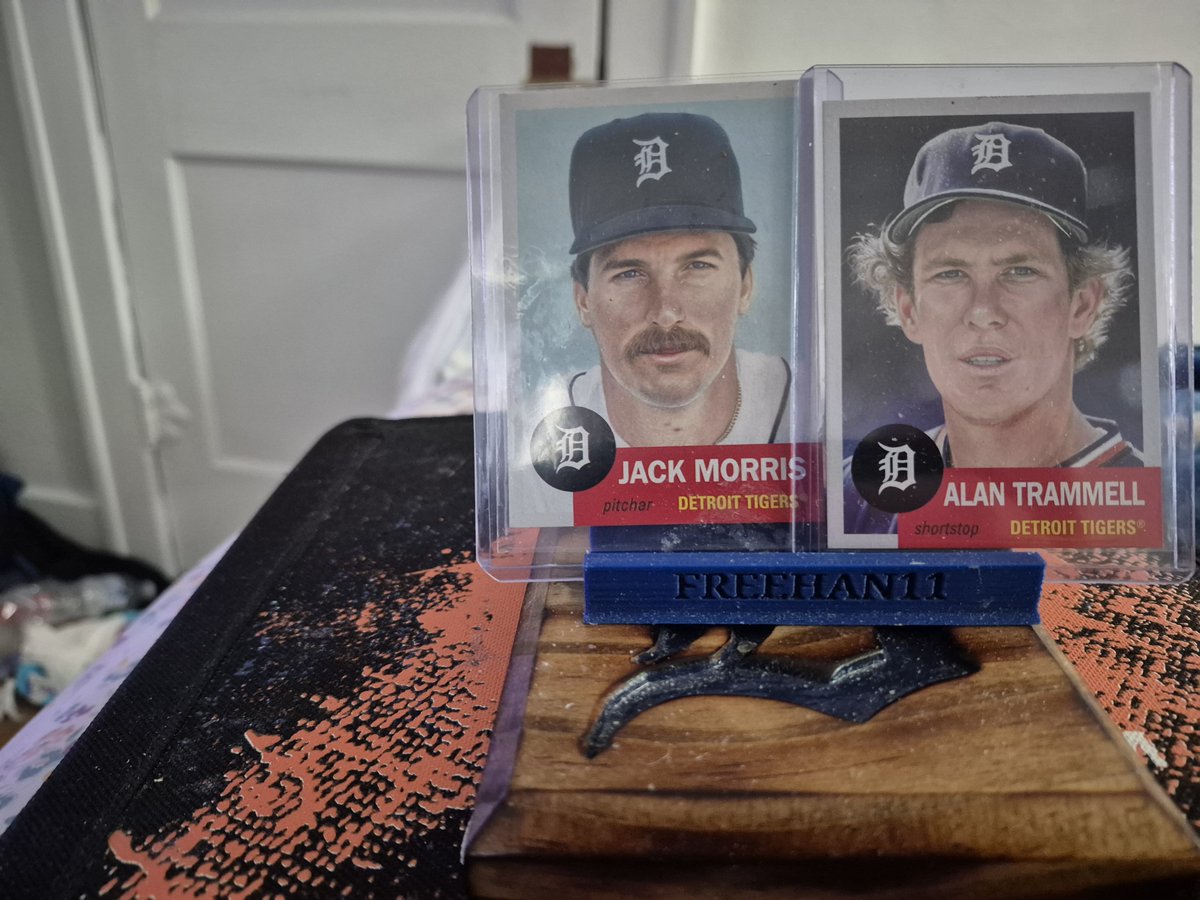 freehan11's tweet photo. First ever #CardOnTheTable Duos this week, inspired by yesterday's @baseballhall Inductions.
With the @tigers only Living HOFers, Alan Trammell & Jack Morris in attendance, I'm showcasing their #LivingSet cards.
@1Cash28 #thehobby @topps https://t.co/aJMMa5KxF1