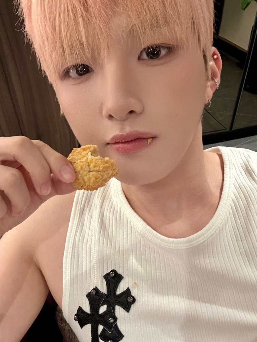 MHyunbinFrance's tweet photo. 🌕| 📸 | INSTAGRAM

Traduction et photos du post de notre Hyunbin sur Instagram.🩵

©️: https://t.co/f88g4E0U7B

#MoonHyunbin #HYUNBIN #문현빈 #싸이퍼 #CIIPHER #CPR #Pengbin🐧 #FANTASYBOYS #Y26 https://t.co/uB9bvsF0Qf