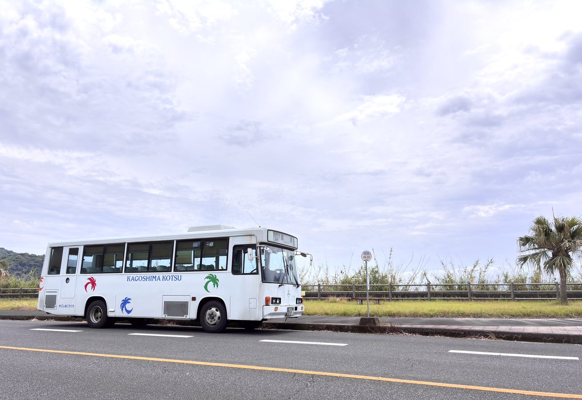 Kb_Mk_'s tweet photo. 鹿児島交通
鹿児島22 き ･728
U-LR232J
元:-(プロパー車)

型式(もどき)ではないですが…
この日はTwitterの投稿をきっかけに浜田へ🌴
なんと､本土最古参のLRこと728が来てくれました！
貴重な車両に撮(録)って乗れて…素晴らしい時間を過ごせました✌🏻️
#728の日 https://t.co/nL1nwnvusj