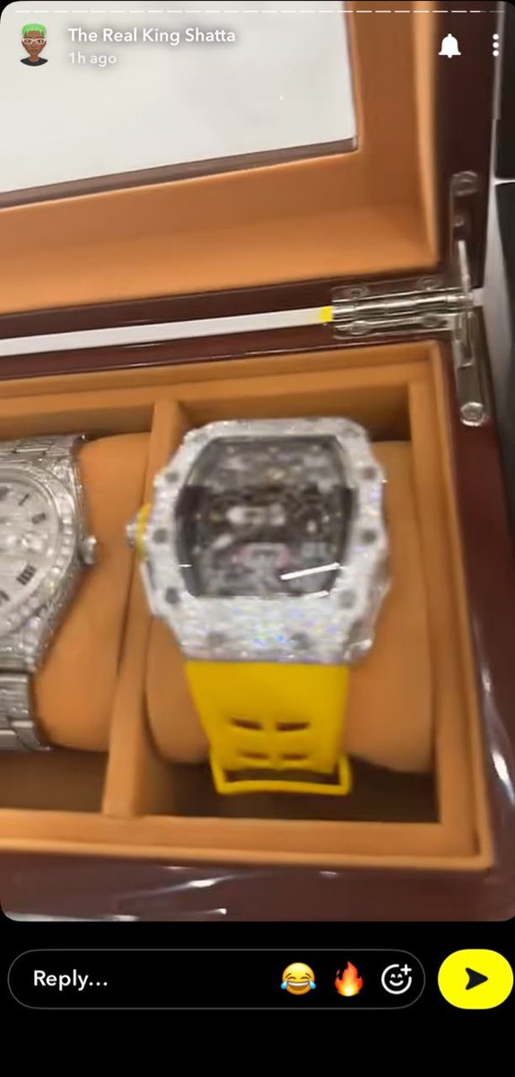 RayAnkrah0's tweet photo. Shatta Wale is the first Ghanaian artiste to own Richard Mille🔥🔥🔥🔥

He's currently the richest African independent artiste.

#AfricanKingAlbum #ShattaFestUK #ShattaMusic https://t.co/KUMv43zof1