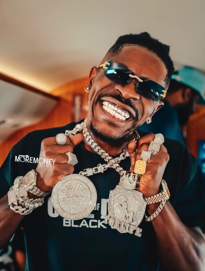 RayAnkrah0's tweet photo. Shatta Wale is the first Ghanaian artiste to own Richard Mille🔥🔥🔥🔥

He's currently the richest African independent artiste.

#AfricanKingAlbum #ShattaFestUK #ShattaMusic https://t.co/KUMv43zof1