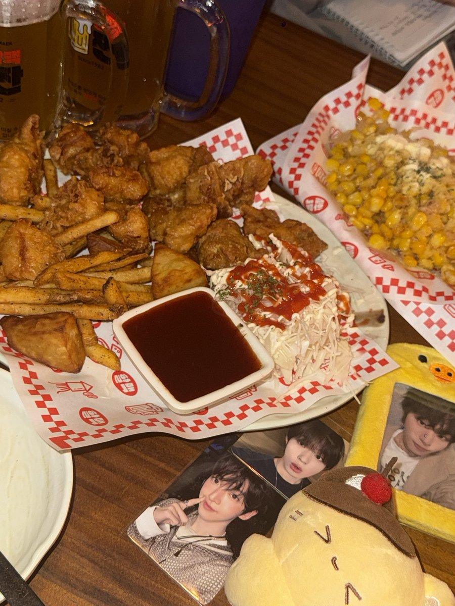 patronuscatl's tweet photo. 효녀들이라 할머니 뵙고 옴 🙇‍♀️ 🙇‍♀️ https://t.co/CYpEVVMr66