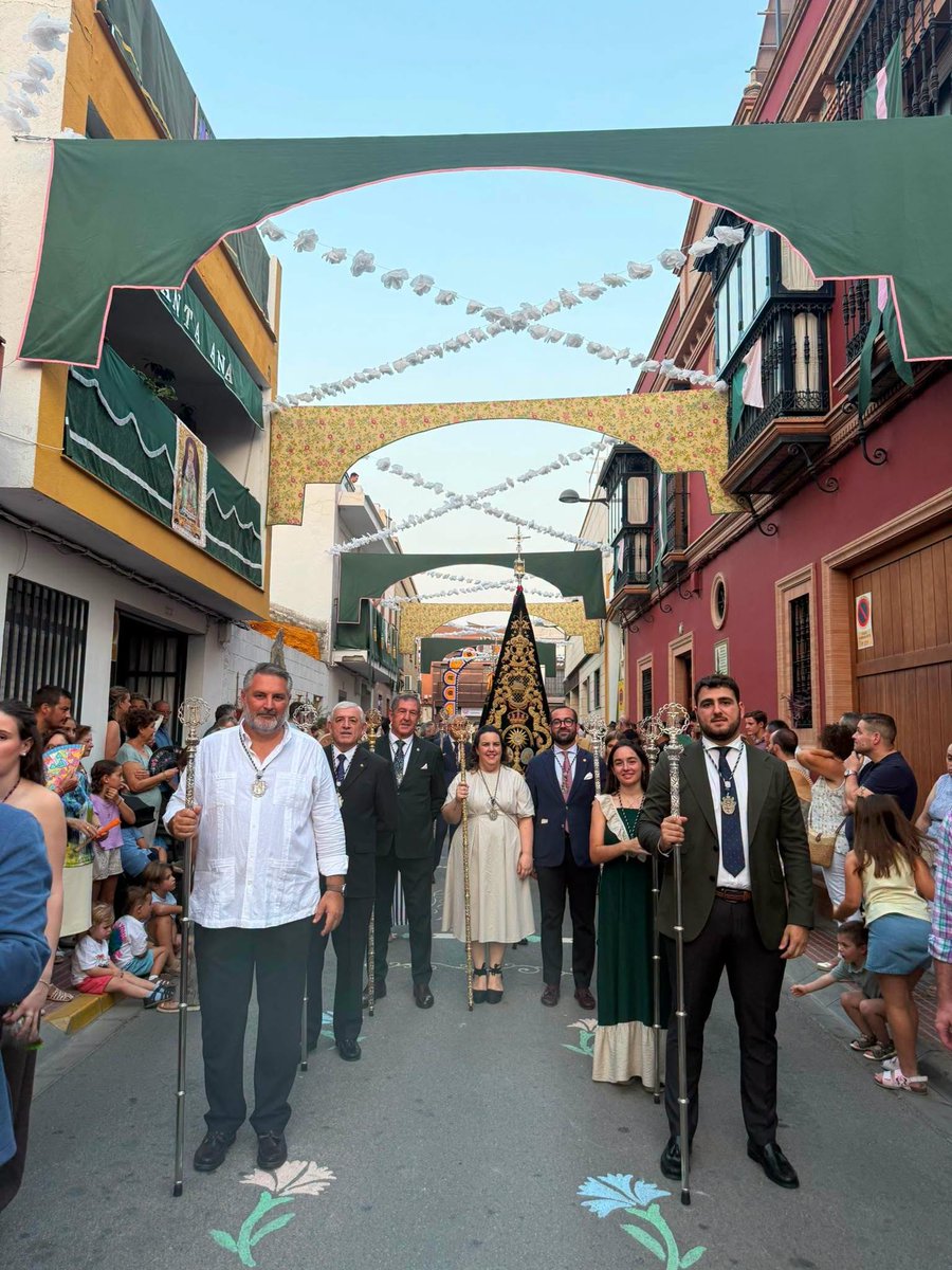 HdadAmarguraDH's tweet photo. Ayer formamos parte del cortejo de la procesión en honor a Nuestra Patrona, Santa Ana, organizada por nuestra querida @HdadSantaAnaDH

Desde estas líneas les trasladamos nuestra enhorabuena y nuestro agradecimiento por hacernos partícipes de una jornada tan especial. https://t.co/XRfjPKdVOu