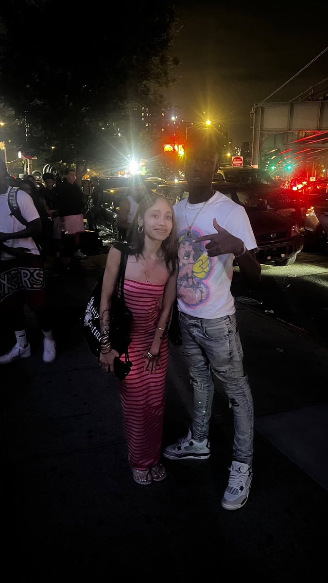zahwooo's tweet photo. 😀😀met my crush https://t.co/AehmGGMfr8