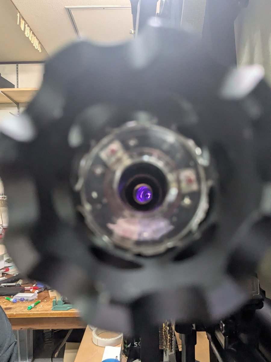 AR18_AR18S's tweet photo. #ダブルベル
ウチのダブルベルドラカリスは魔改造しました(ﾟ∀ﾟ)ショットガンなのに1発しか出ないのはアレでしょと3発同時発射カスタム！そしてビカビカトレーサー仕様！

箱出し性能？一発も撃たずにバラしたから知らんw https://t.co/f4I2R4QzlS
