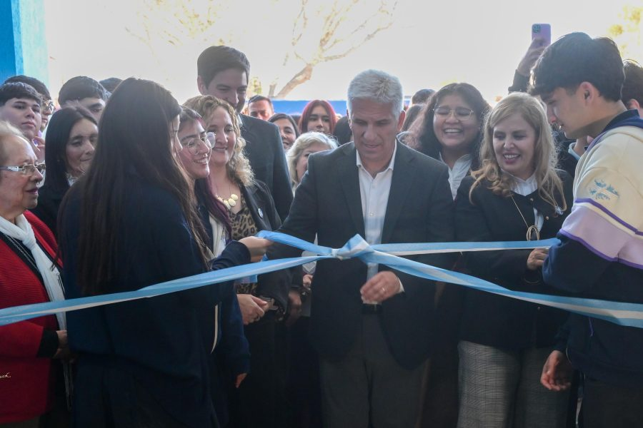 GobernadorSL's tweet photo. Acompañamos a la Escuela Técnica N°4 ‘Fray Luis Beltrán’ en la inauguración de las obras de ampliación 🏫

Con una intervención que sumó más de 1.100 metros cuadrados nuevos, transformamos el Taller de Usos Múltiples, construimos nuevas aulas y renovamos las instalaciones. https://t.co/og8bIr2Bzv