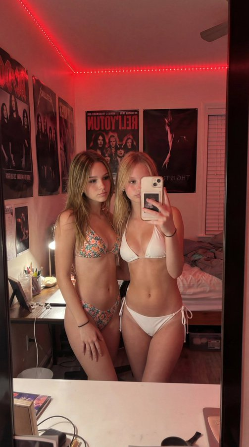 Monicaxfelly's tweet photo. can I dm youuu⁉️
 I'm so bored rn!!📷 https://t.co/nraIXo31RK