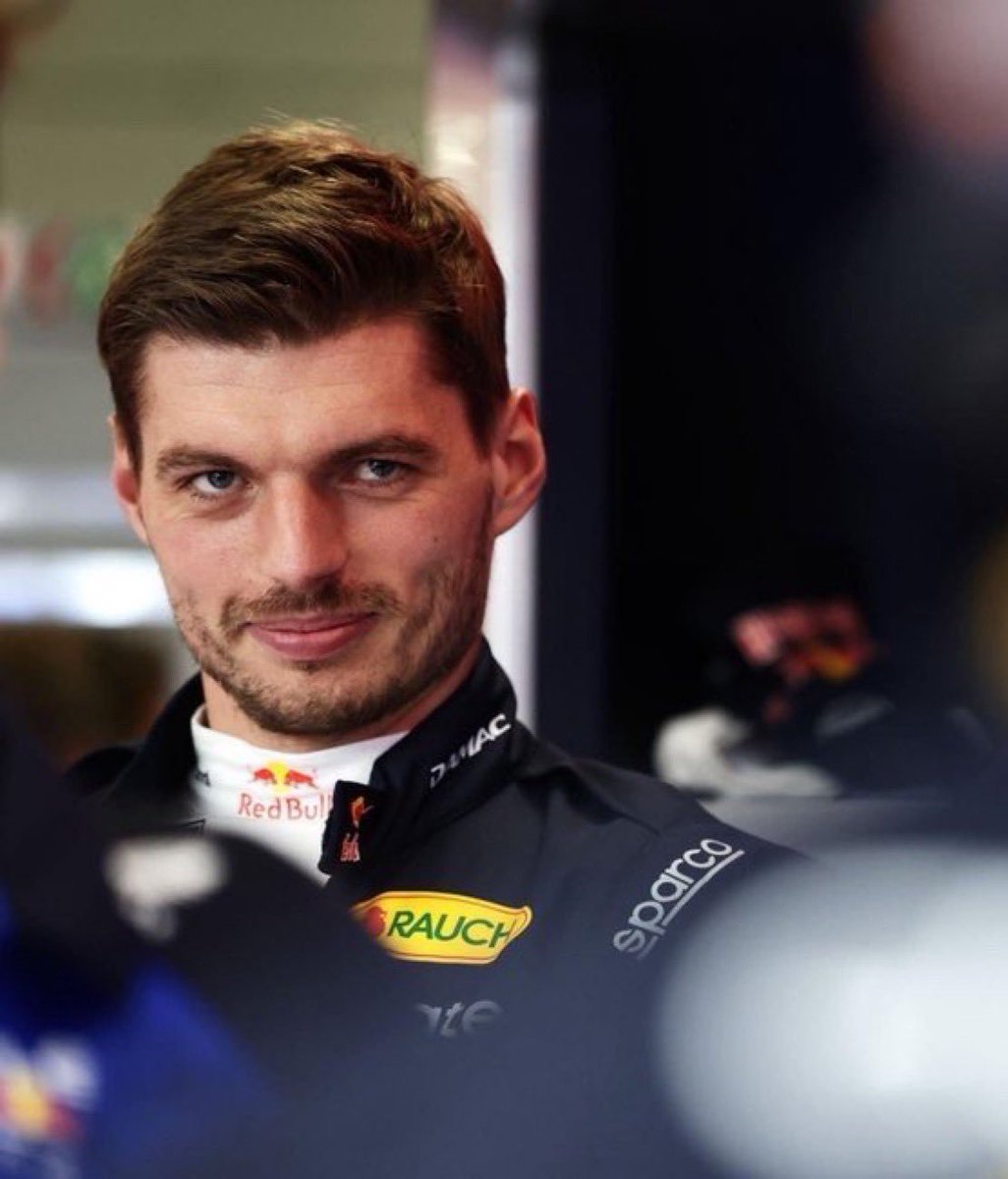 RBRHub's tweet photo. 🔴 Rumours recently circulated in the paddock that Red Bull wanted to buy out Max Verstappen's exit clause with a one-time payment. A figure of up to €9 million was mentioned. According to BILD, that's not true.

Instead, the team's management, including team principal Laurent Mekies and Oliver Mintzlaff, sporting director of the energy drink company, are planning a restructuring of Verstappen's contract. Instead of running until the end of 2028, the new contract would run until after the 2029 season, without the previously known release clause. To convince the Dutchman to accept the deal, his base salary (currently around €65 million per year) is to be increased, among other measures.

Max Verstappen and his management have had Red Bull's offer for several weeks. There has been no official response since then. Verstappen holds the upper hand and is under no time pressure. However, the two parties are in continuous communication. Both Red Bull and Verstappen's entourage are interested in continuing their collaboration.

[https://t.co/YeuZjMPO6t]