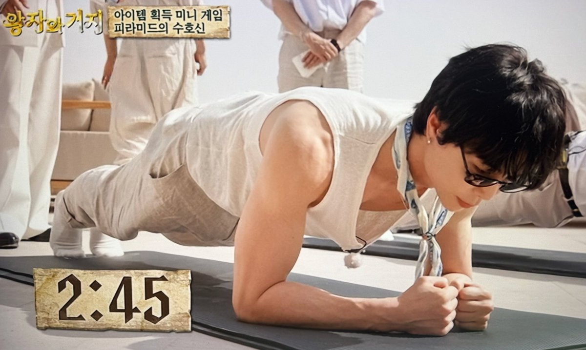 forjsuh's tweet photo. เนี่ย จอห์นท่าสวยมากกกกกจริง แล้วอยู่อย่างนี้ ท่าเป๊ะงี้ตลอดสามนาทีกว่า มาหลุดขำเพราะพี่ทึกแซวให้อดทนคิดถึงตอนเป็นเด็กฝึกไว้ เลยจบเลย55555555
#JOHNNY #쟈니 
#왕자와거지 #AllorNothing https://t.co/LkcihNrQaH