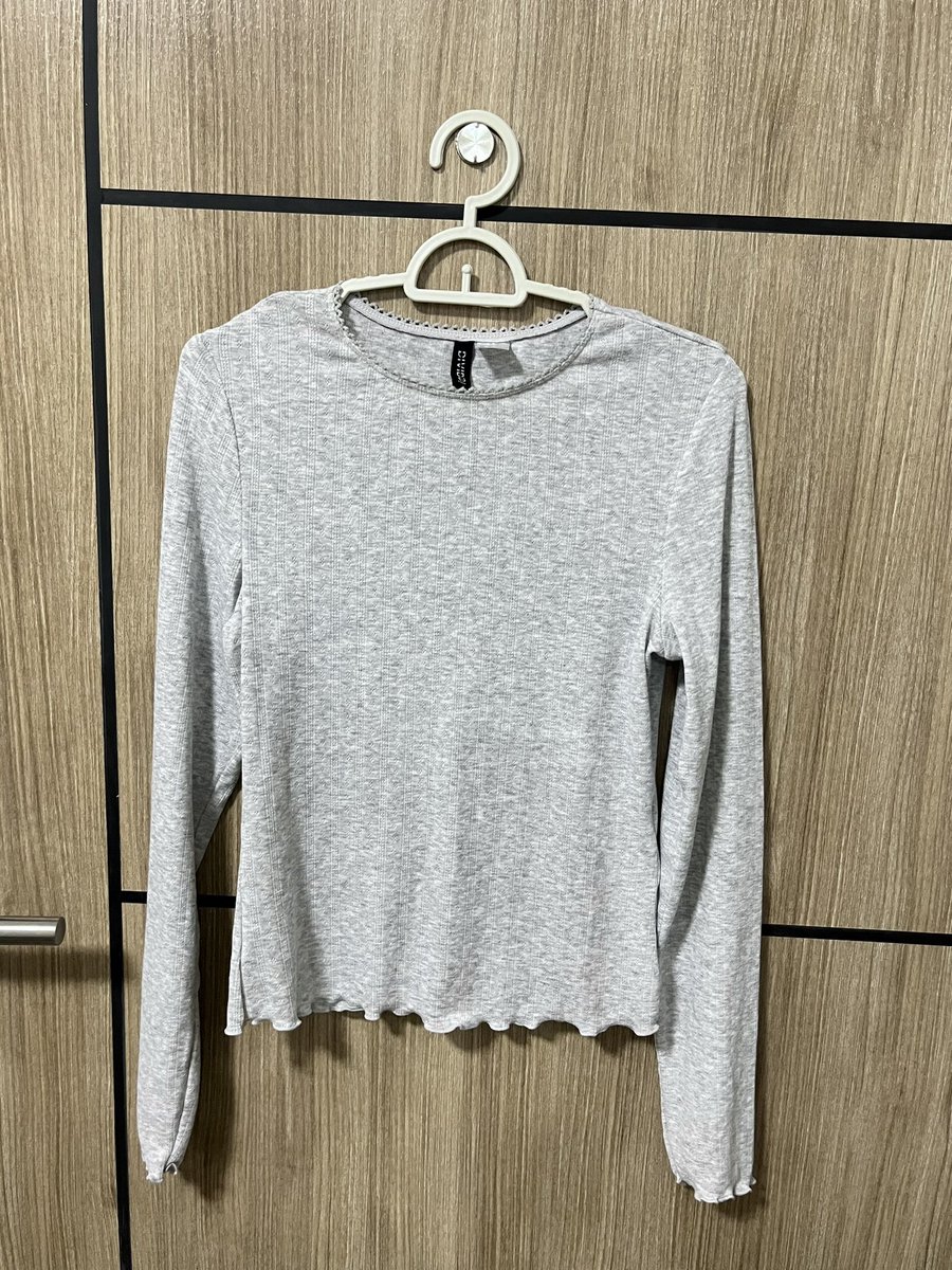 pppmi1214's tweet photo. H&amp;M 50 บาท https://t.co/TrljQ34Dan