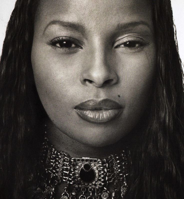 Leekslntuerlude's tweet photo. Mary J. Blige photographed by Albert Watson for her 4th album "Mary”. (1999) https://t.co/VtFf2B48OM