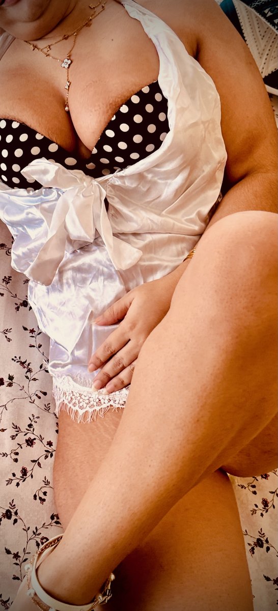 untamedmys's tweet photo. When was the last time you saw someone with such buttery skin like my Maya ?

#Dhaka #couple #coupleBD #hotwife #naughtywife https://t.co/z9r5kWEbuM