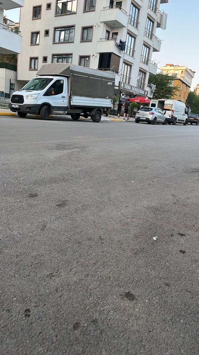 krmsimsek34's tweet photo. @SultanbeyliBel merhabalar 
Yunus emre caddesi no 89 da ikamet ediyorum caddeye bir hız yavaşlatıcı kasis istiyoruz araçlar çok hızlı gidip geliyor https://t.co/H86yltX4xE