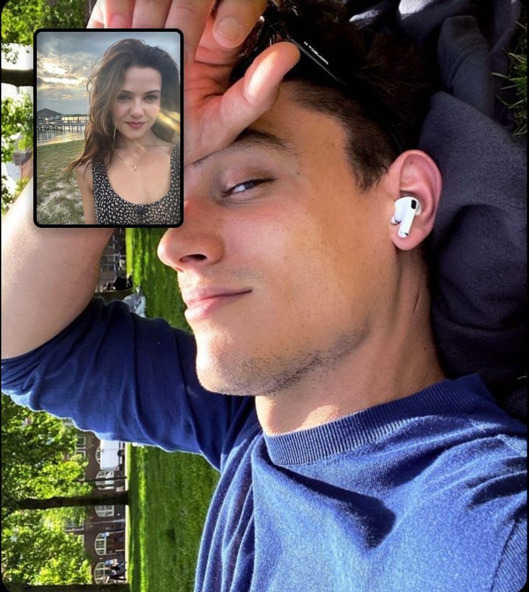 xaftertherain's tweet photo. ⸙ 

          𝐁𝐞𝐑𝐞𝐚𝐥 𝐩𝐨𝐬𝐭.

               Chillin' with someone really cool ! 💕 https://t.co/Vi3kZDZ4MV