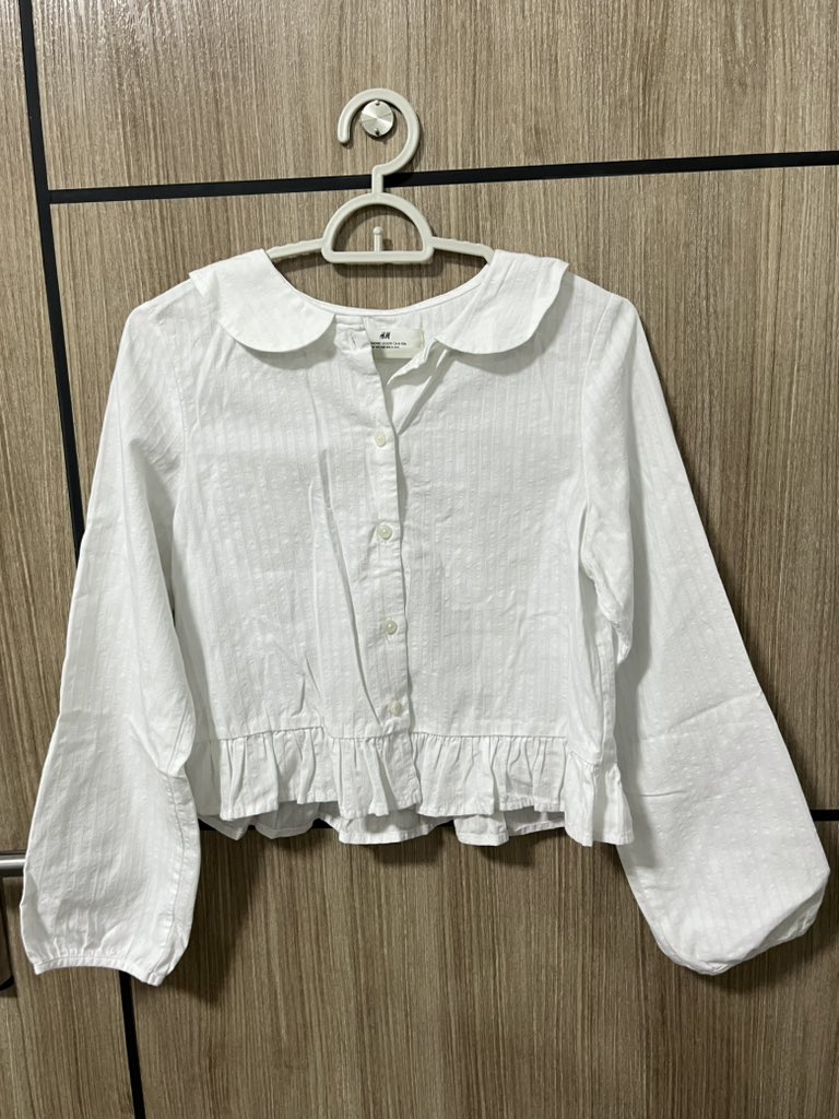 pppmi1214's tweet photo. H&amp;M 80 บาท https://t.co/d8RNaab9Og