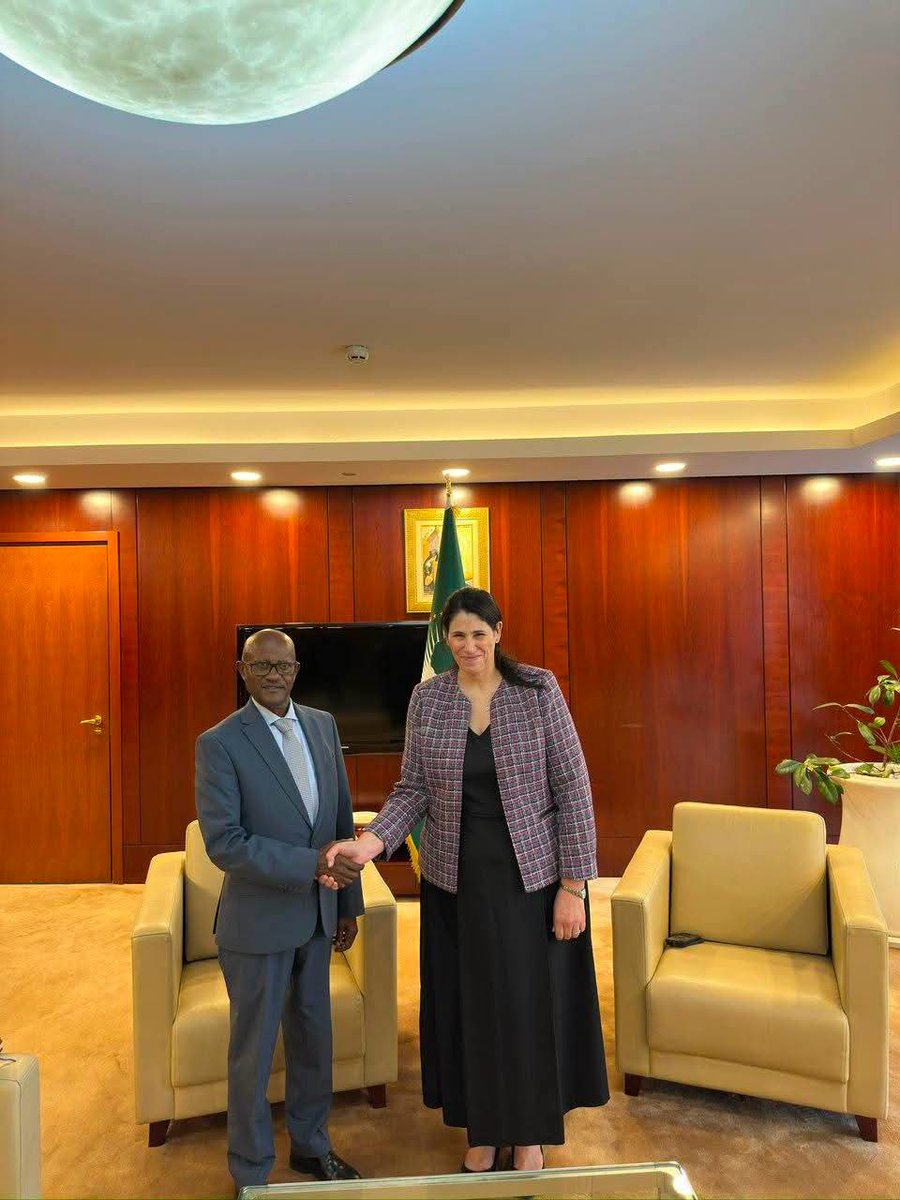 MFAEthiopiaFR's tweet photo. Le ministre d'État, l'ambassadeur Hadera Abera, s'est entretenu avec l'ambassadrice Selma Malika Haddadi, vice-présidente de la Commission de l'Union africaine, afin de passer en revue les préparatifs de la 49ᵉ session ordinaire du Conseil exécutif de l'Union africaine. https://t.co/pBH3sAw4TJ
