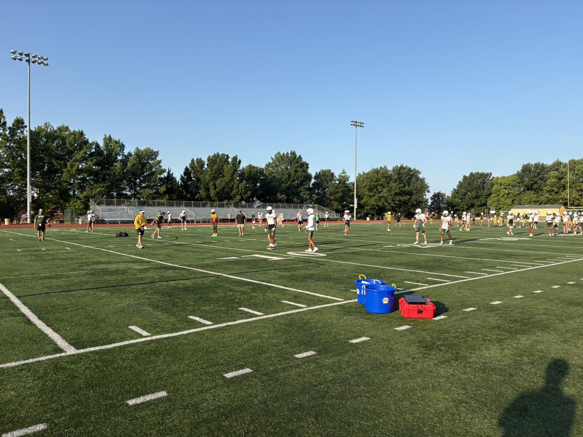 HudsonSummerall's tweet photo. Starting our Friday Night Fever team previews with my alma mater, Rock Bridge (@RBBruinsFB). Hear from Coach Matt Perkins and the team today on @KOMUnews 
@aaronladdtv https://t.co/DvoDNeyaQU