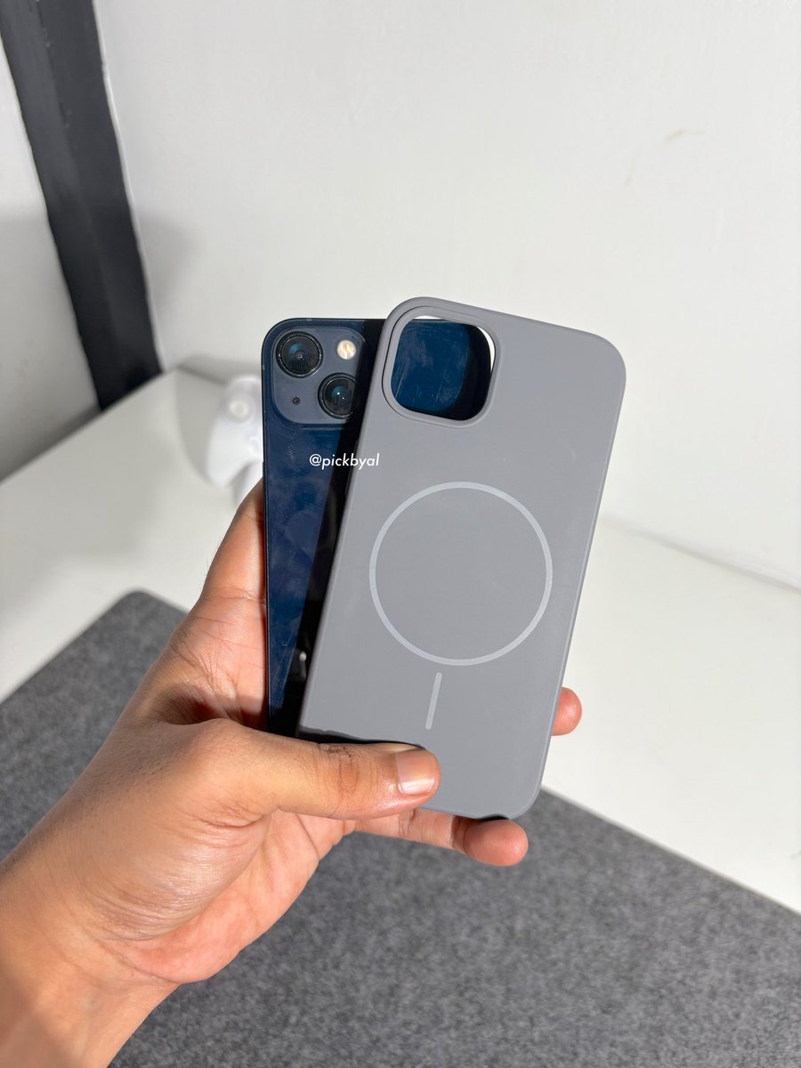 pickbyal's tweet photo. Trust me, banyak case iPhone yang viral.

Tapi dikit yang beneran kepake tiap hari. https://t.co/Iylj9VfNgs