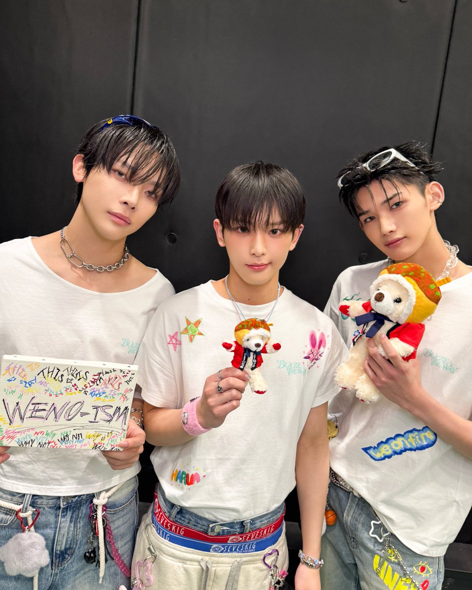 wireless_0's tweet photo. 260727 Instagram

We Link! ✨️

https://t.co/dyoGiHFHdM https://t.co/xSI2tknXBU