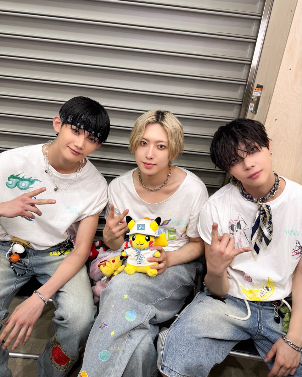 wireless_0's tweet photo. 260727 Instagram

We Link! ✨️

https://t.co/dyoGiHFHdM https://t.co/xSI2tknXBU