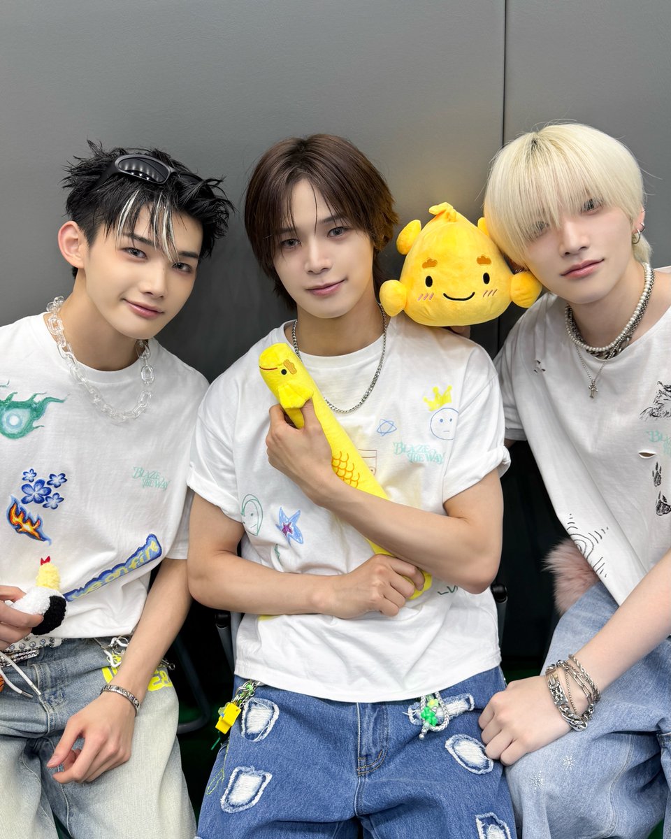 wireless_0's tweet photo. 260727 Instagram

We Link! ✨️

https://t.co/dyoGiHFHdM https://t.co/xSI2tknXBU