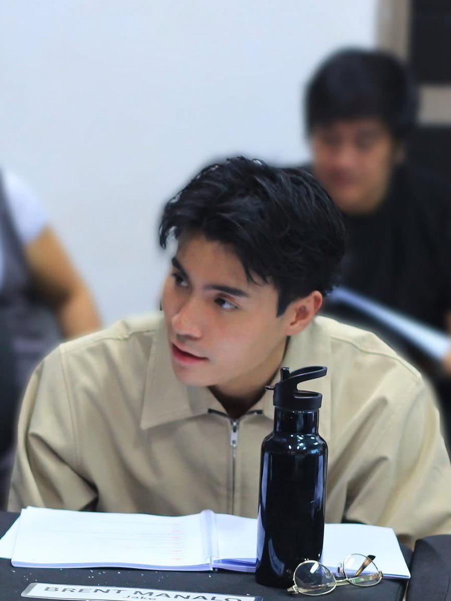 ParaKayBrenty's tweet photo. Teka lang naman Brent and Analain, or Jake and Ina. Script reading pa lang pero bakit parang angsakit-sakit naaa 

@kapamilyateatro 
#TheArtofBreakingUp #TAOBU https://t.co/omvEe7k8VY