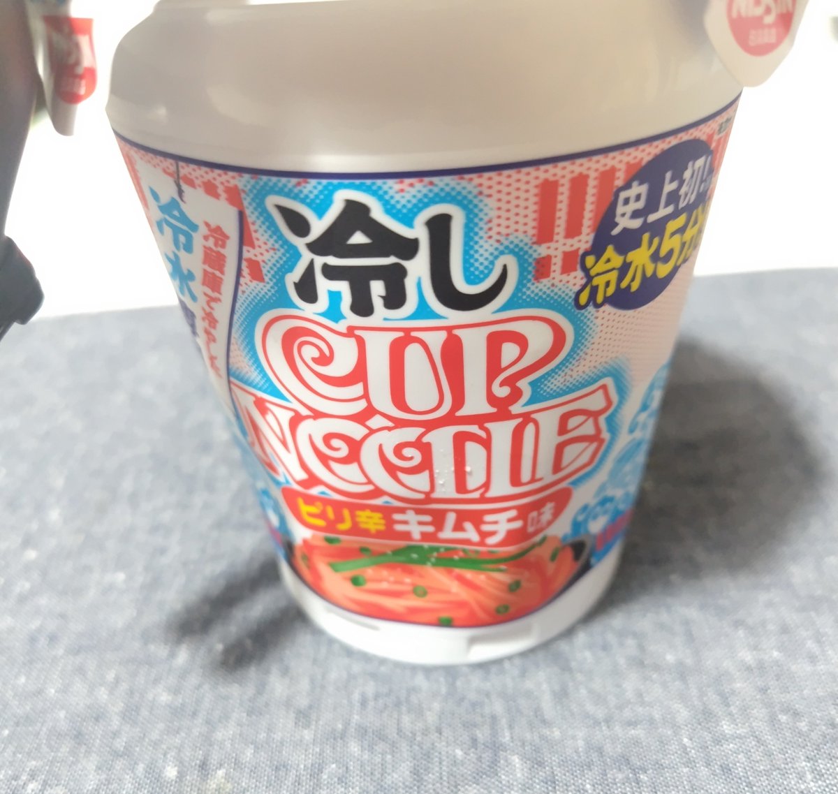 moribom's tweet photo. 話題なので食う��みた、普通にウマい、味は冷麺のスープにキムチ加えた感じで麺はいつもなら噛み切れるとこをちょっと止まるけど特別硬いわけではない。
どうせすぐ消えると思ってたけど意外に定着するかも https://t.co/i2rA0U2XJW