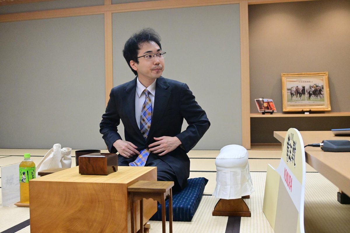 yomiuri_ryuo's tweet photo. 【竜王戦動く棋譜速報】本戦準決勝・永瀬拓矢九段－柵木幹太五段戦は柵木五段がエース戦法の相掛かりで白星…竜王戦ドリーム継続、初の「挑決」へ。周囲の棋士からも「強い」と声があがる快進撃です。読売新聞オンラインの「動く棋譜速報」特設サイトで本局をおさらい下さい↓ https://t.co/WO6wN5MmWw https://t.co/6byg45rzLu