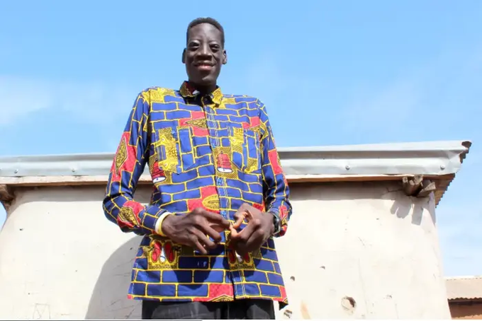 trendverse03's tweet photo. 🚨 SAD NEWS: Ghana's Tallest Man, Abdul Samed Awuche, Passes Away

Ghana's tallest man, Abdul Samed Awuche, has reportedly passed away at the Tamale Teaching Hospital in the early hours of Monday, July 27, 2026.

May Allah forgive his sins and grant him Jannatul Firdaus. 🤲🏽🕊️ https://t.co/ClDrZnnAq9