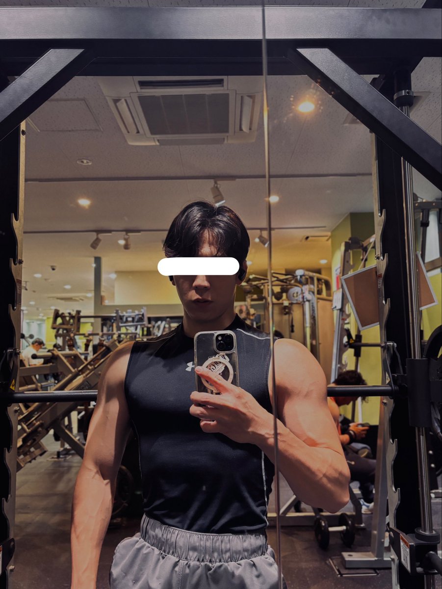 tysuke666's tweet photo. おつトレです！
AURALEEを格好良く着るために筋トレ頑張ろ！大会まで55日！ https://t.co/YxrBZKNxeU