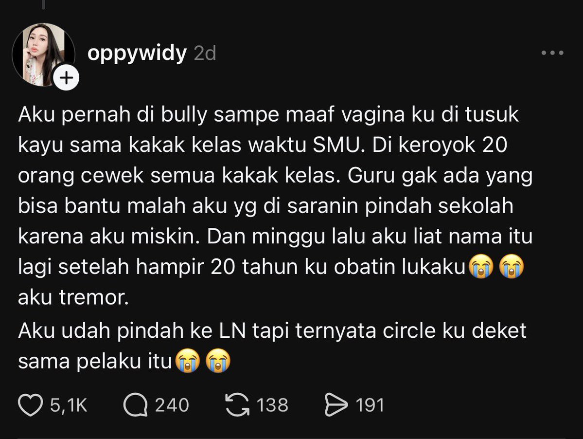 yagituaja's tweet photo. Lagi rame di sebelah, ada perempuan yang dibully sama kakak kelasnya di SMA dan baru berani speak up setelah 18 tahun. Yang bikin gong pelakunya ternyata skrg jadi HR di perusahaan plat merah 🤯🤯 https://t.co/GlYFhQZclI