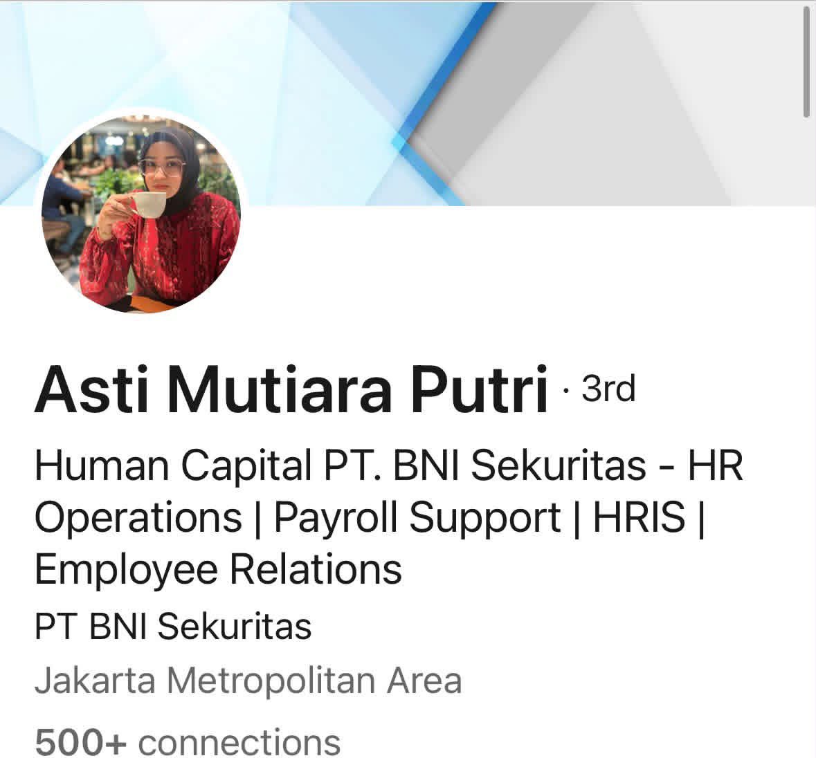 yagituaja's tweet photo. Lagi rame di sebelah, ada perempuan yang dibully sama kakak kelasnya di SMA dan baru berani speak up setelah 18 tahun. Yang bikin gong pelakunya ternyata skrg jadi HR di perusahaan plat merah 🤯🤯 https://t.co/GlYFhQZclI