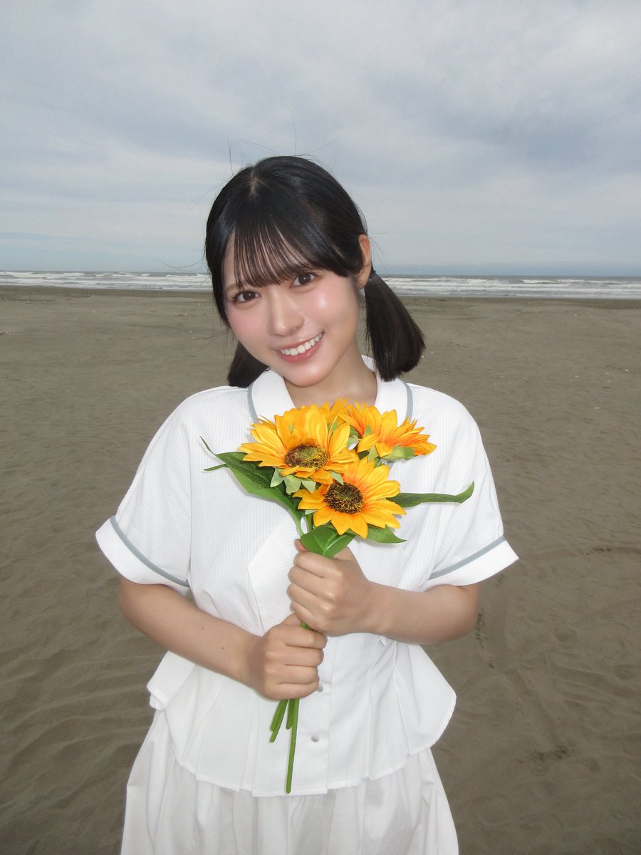 onishi_aoi's tweet photo. 🌻🤍 https://t.co/fmoTHFNETd