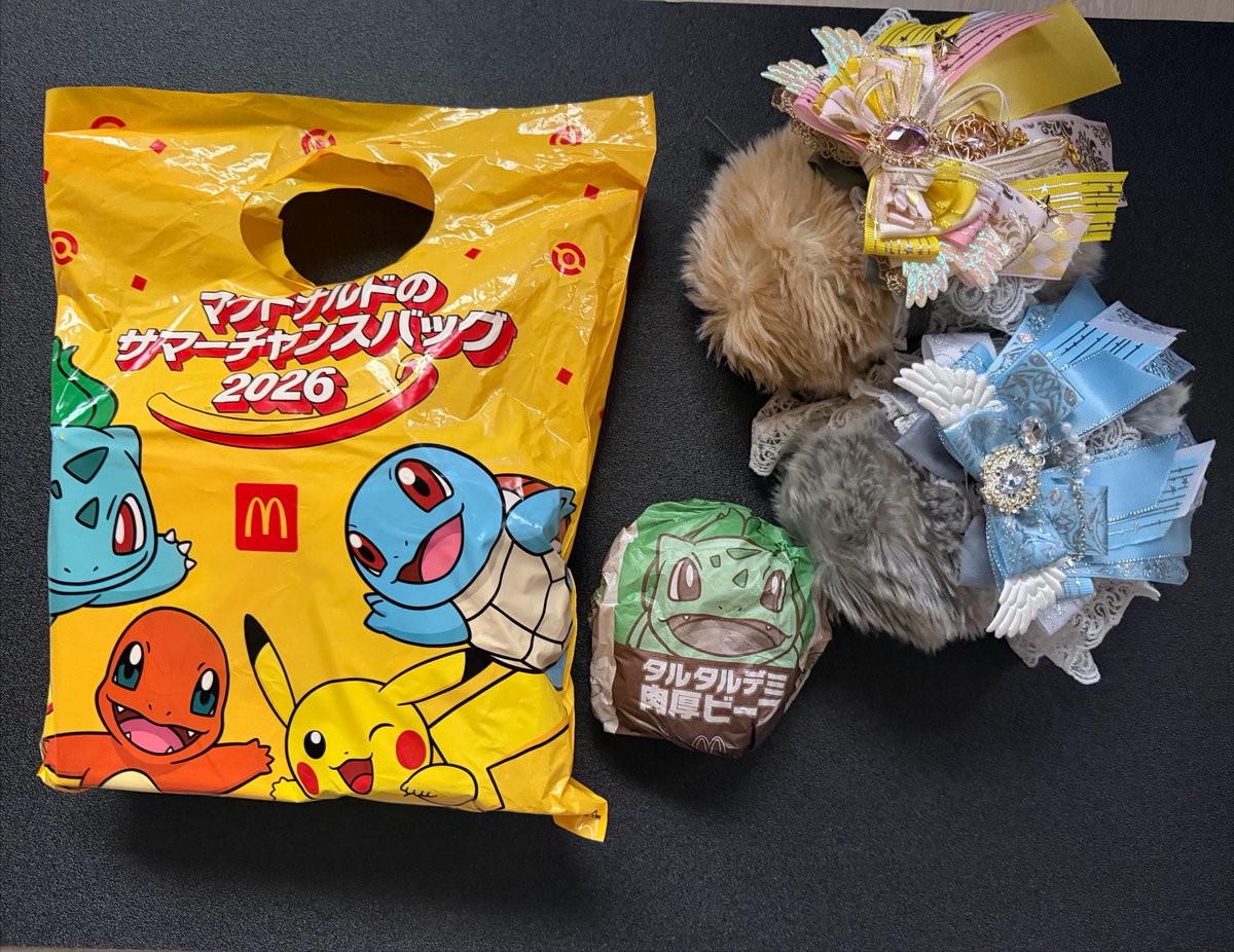 ChocoChhichi's tweet photo. ポケモンバーガー🍔美味しいね
サマーバッグもお迎え出来たよ✨ https://t.co/aRDLfG3M6z