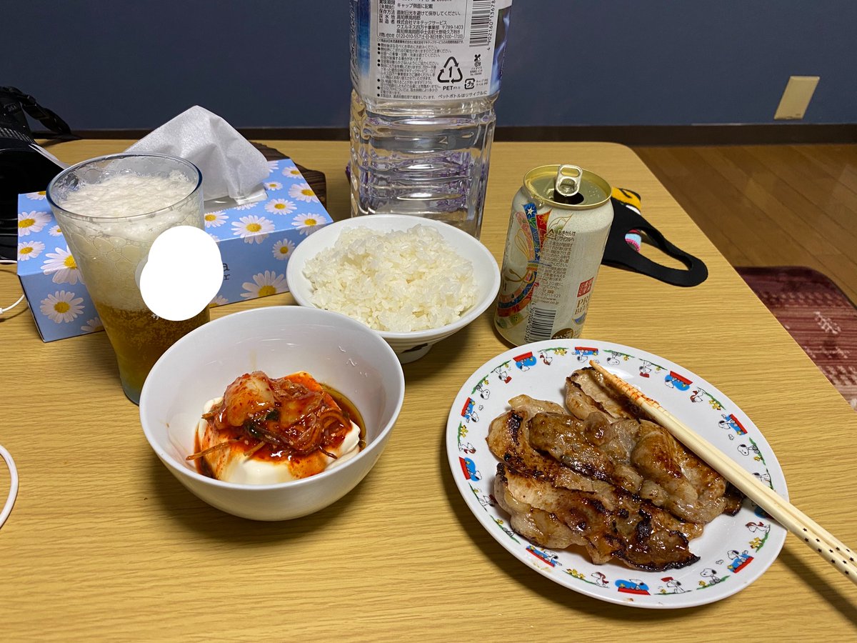 uramen0811's tweet photo. @harusame_urame 人生で初めて一人暮らしした日の夜ご飯
なのでこれが自炊の最高ランクです笑 https://t.co/avY7ZDFQpL