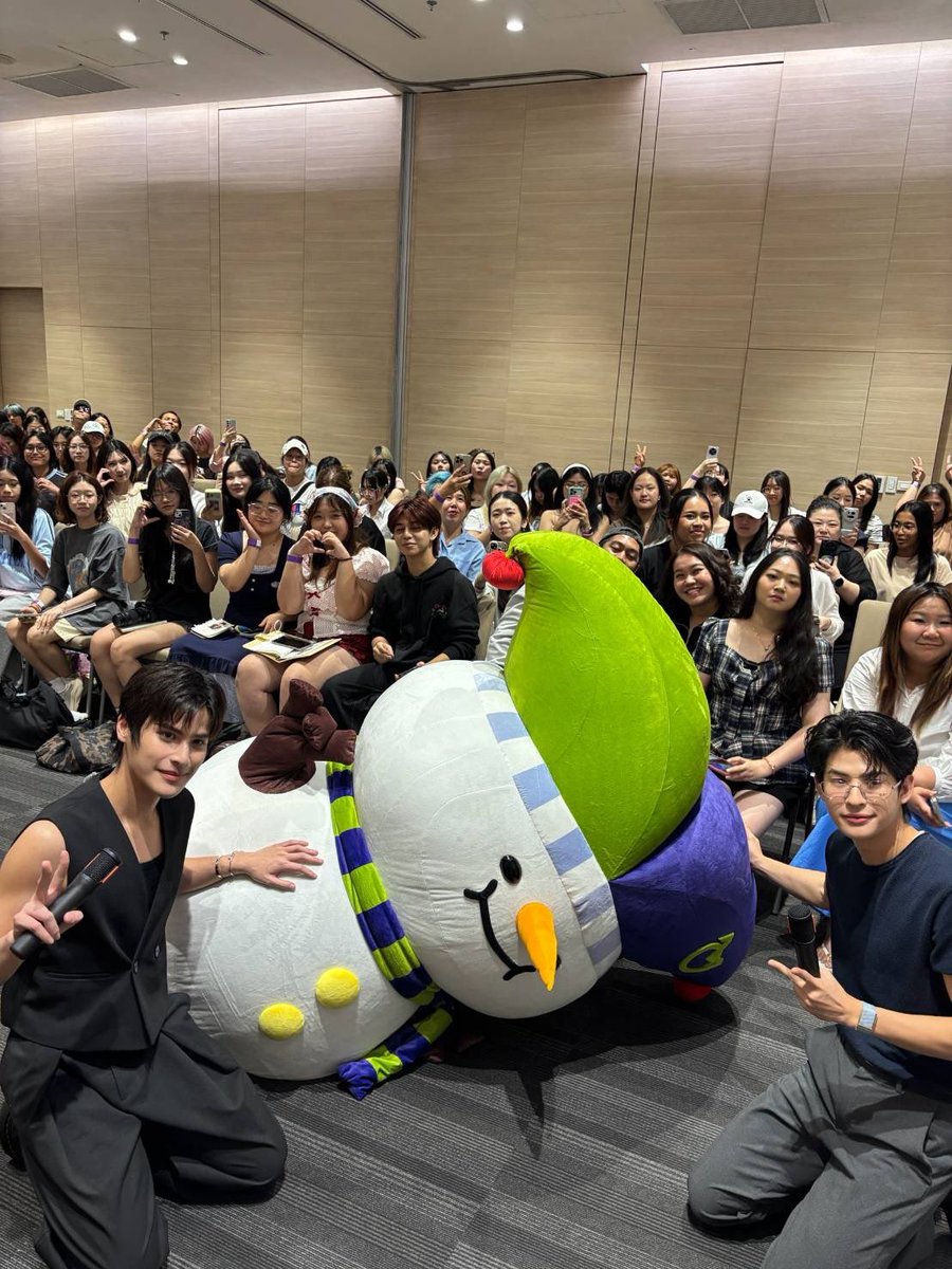 momo_gmmtv's tweet photo. ป๊ะแม๊ะโม่ บ้านเราน่าร้ากกมุ้ยคับ ~ 💚💜
ขอบคุนทิมาเจอกันน้าค้บ 
#งานมหกรรมนิยายนานาชาติ2026xMarkOhm https://t.co/UkpfsKAeMg