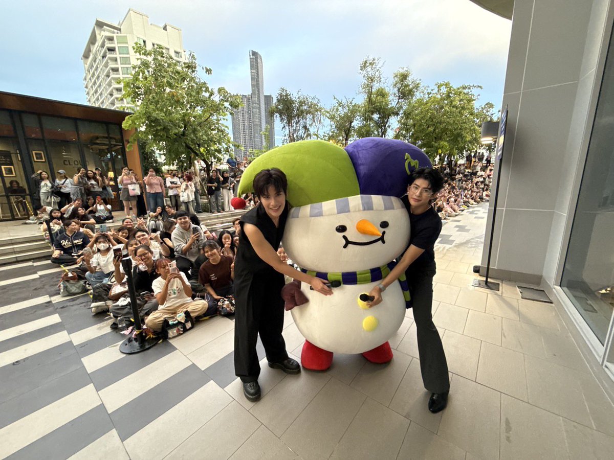 GmmtvShop's tweet photo. มาร์ค-โอม และ MOMO ขอบคุณทุกคนที่มาหาพวกเรากันมากเลยนะครับ ดีใจที่ได้เจอทุกคนเลย ไว้มาเจอกันอีกนะ กลับบ้านกันดี ๆ ครับ

@mmarkpkk @Tpkkrubs 

#งานมหกรรมนิยายนานาชาติ2026xMarkOhm
#GMMTV https://t.co/TFOccXNCWs