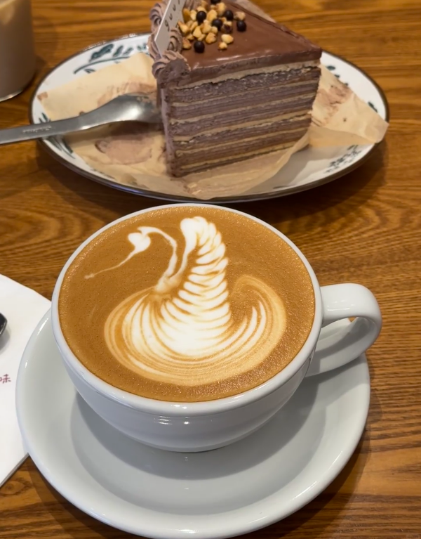 Lym219030's tweet photo. I lazily treated myself to a coffee and a slice of chocolate crepe cake for lunch. I was hoping to eat something healthier, but seeing this made me give up.😂 https://t.co/O8Z62Zu1q6
